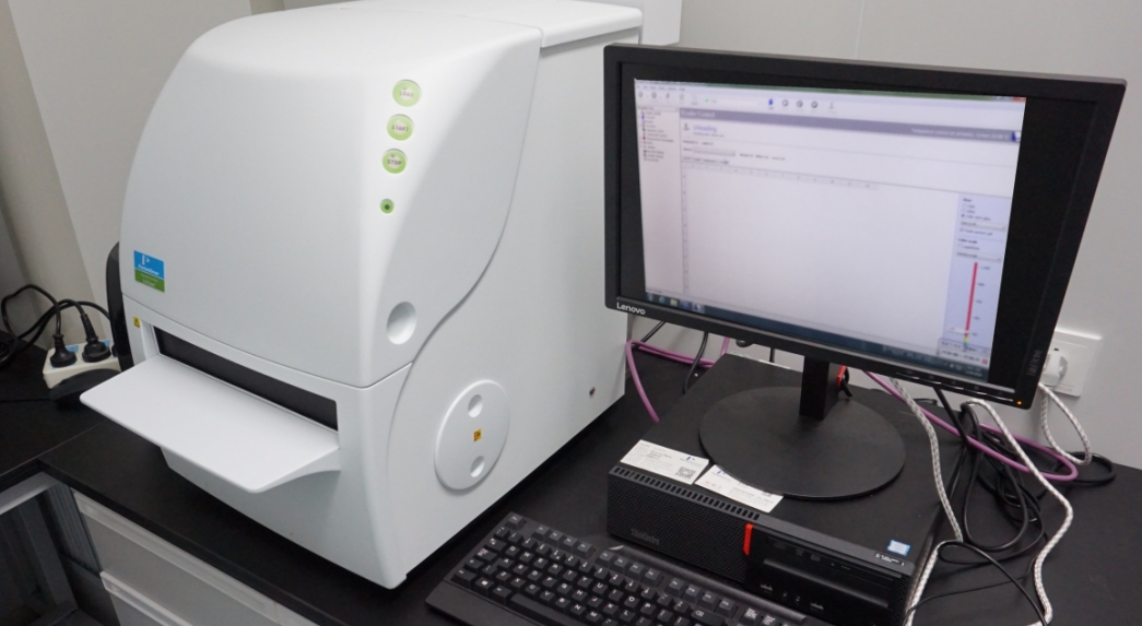 Multi functional enzyme-linked immunosorbent assay (ELISA) reader